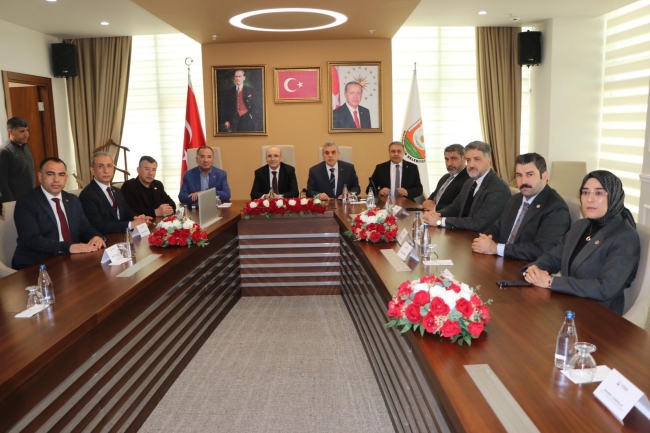 Bakan Şimşek iş adamlarıyla bir araya geldi