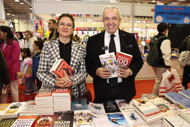 Şadi Özdemir kitapseverlerle buluştu