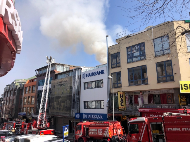 6 katlı iş merkezi alevlere teslim oldu