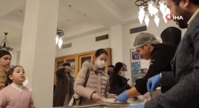 Japonya'da ilk iftar yoğun ilgi gördü