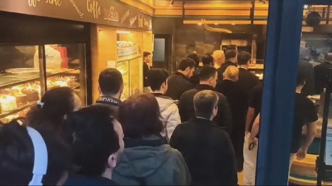Bursa’da ilk iftar gününde pide kuyruğu