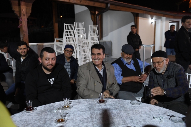 Mustafa Dündar, ilk iftarı vatandaşlarla yaptı
