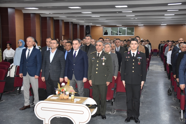 Lise öğrencilerinden İstiklal Marşı'nın kabulüne anlamlı etkinlik