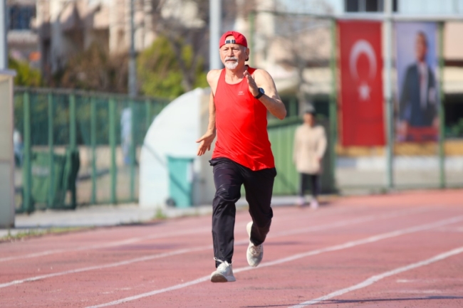 Doktorlar koşamazsın dedi koştu şampiyon oldu