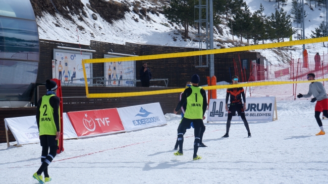 Palandöken'de kar voleybolu heyecanı