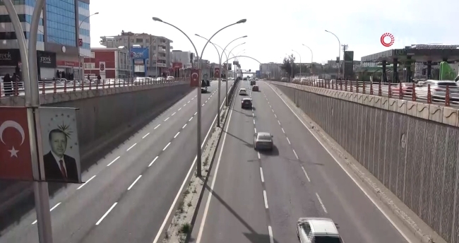 3 kız çocuğunun TIR arkasında tehlikeli yolculuğu