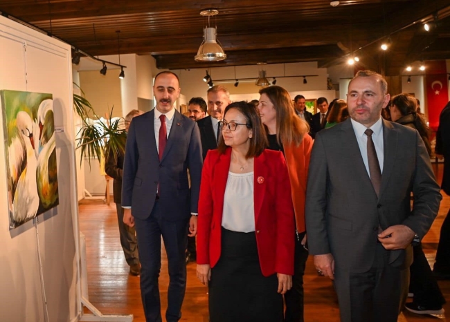 Ressamlara taş çıkaran sağlıkçılar