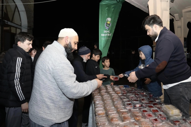 Hafız Habip Deveci İshakpaşa'da cemaat ile buluştu