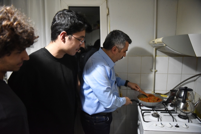 Başkan Yılmaz, sahuru gençlerle yaptı