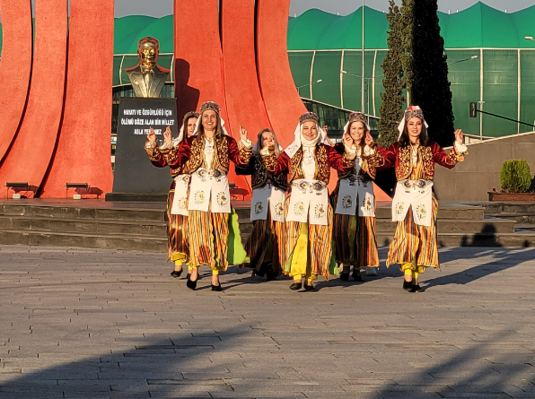 Bursa Lütfi Banuşoğlu İlkokulu'ndan anlamlı gösteri
