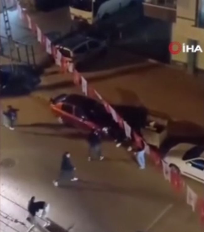 Ankara sokaklarında yumruklu kavga