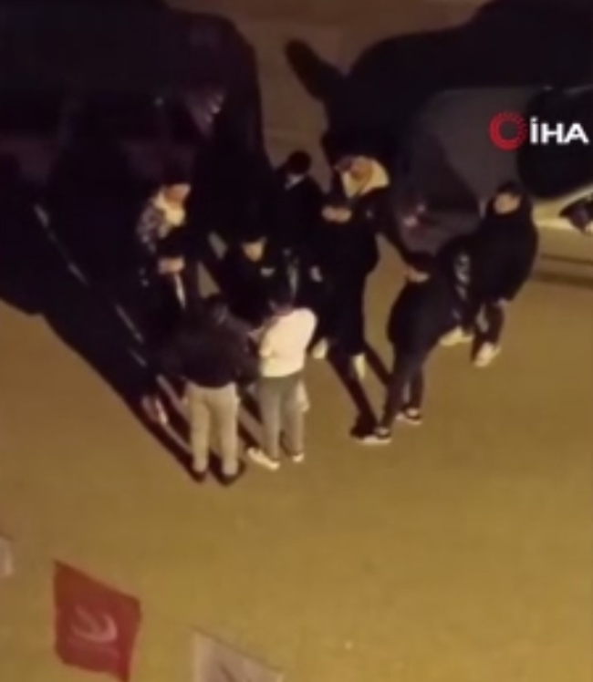 Ankara sokaklarında yumruklu kavga
