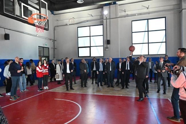 Üniversitelilere özel ayrıcalıklı spor merkezi