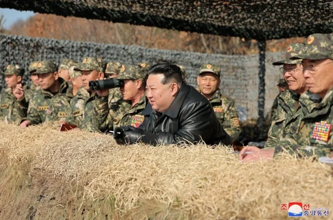 Kim Jong Un savaş tatbikatı yapıyor