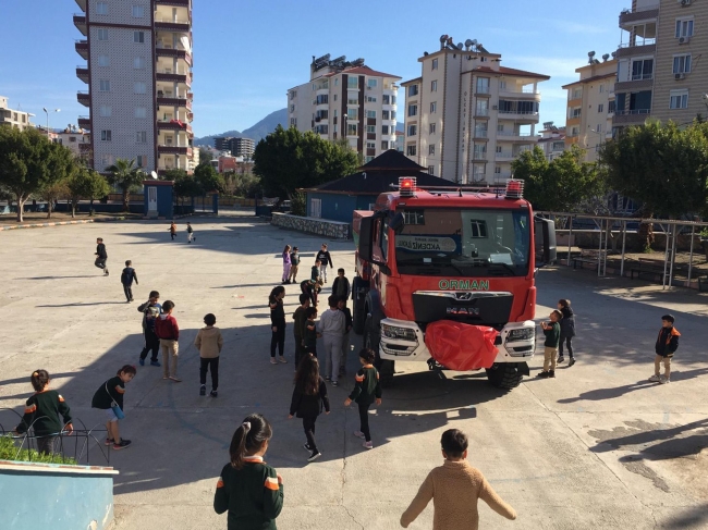 Mersin'de öğrencilere orman bilinci aşılanıyor