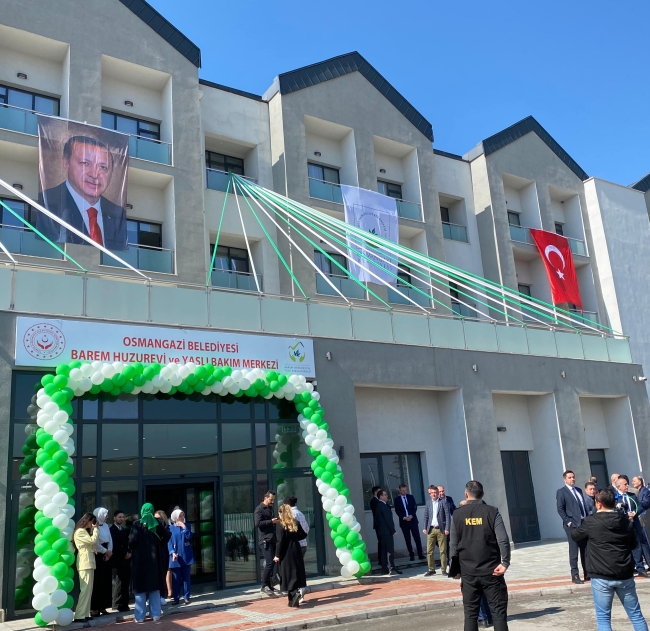 Bursa'da Alzheimer Bakım Merkezi Mahinur Özdemir Göktaş'ın katılımıyla açıldı