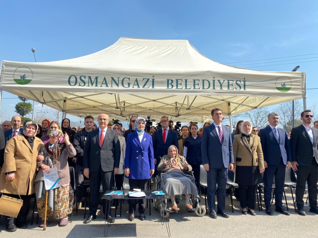 Bursa'da Alzheimer Bakım Merkezi Mahinur Özdemir Göktaş'ın katılımıyla açıldı