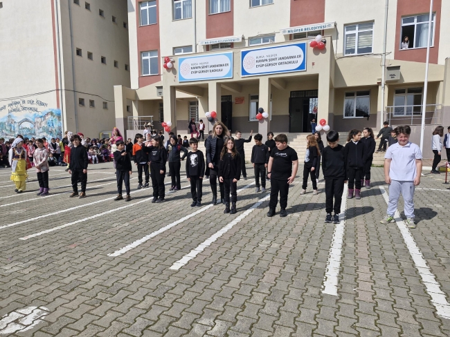 Öğrenciler Çanakkale ruhu yaşattılar