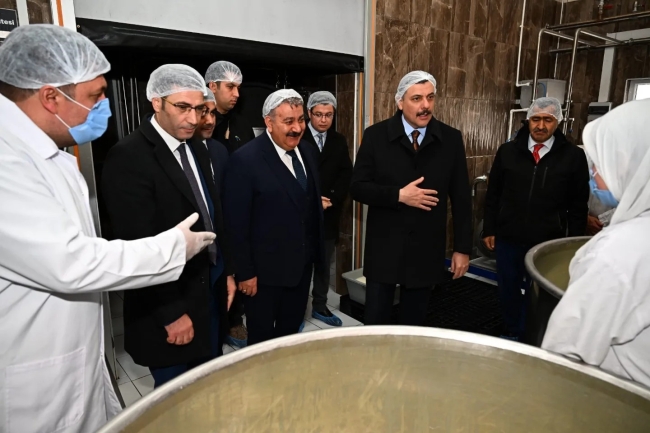 Üreten kadınlardan günde 5 ton çiğ süt işlemi