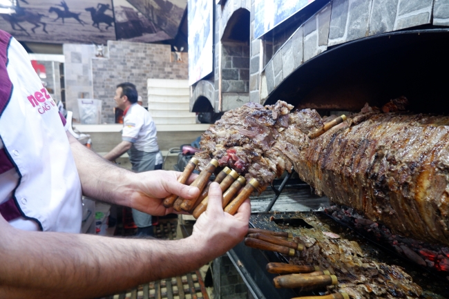 Ramazan ayının vazgeçilmez yemeği cağ kebabı