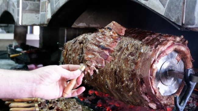 Ramazan ayının vazgeçilmez yemeği cağ kebabı
