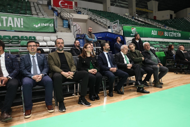 Şadi Özdemir Bursaspor Basketbol Takımı’nı antrenmanda izledi