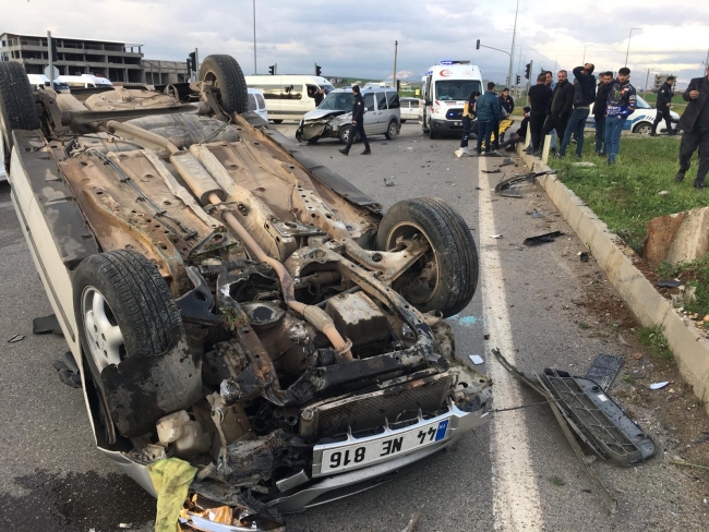 Korkutan kaza! Çarpışmanın etkisiyle takla attı