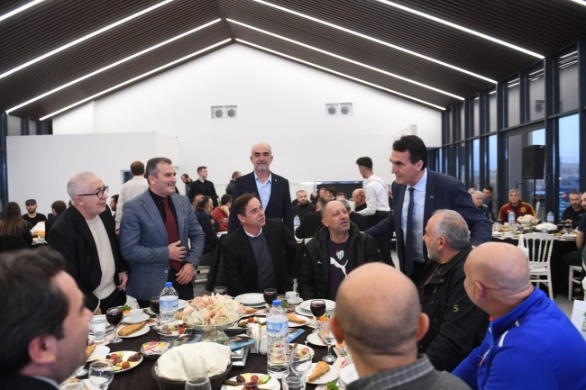 Dündar, amatör spor kulüplerinin temsilcileri ile iftarda buluştu