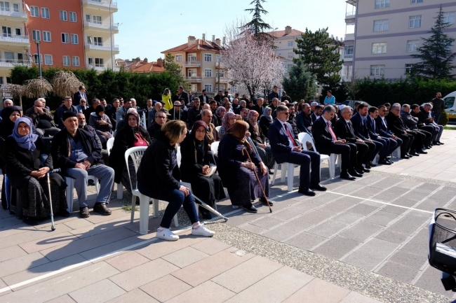 Akşehir'de engelli vatandaşlara akülü araç