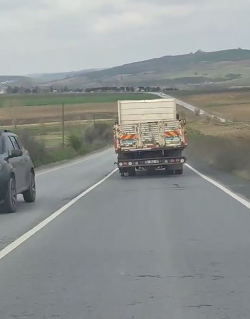 Patlak lastikle trafiğe çıktı