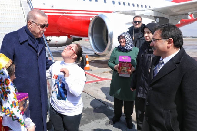 Cumhurbaşkanı Erdoğan'ı Down sendromlu öğrenciler karşıladı
