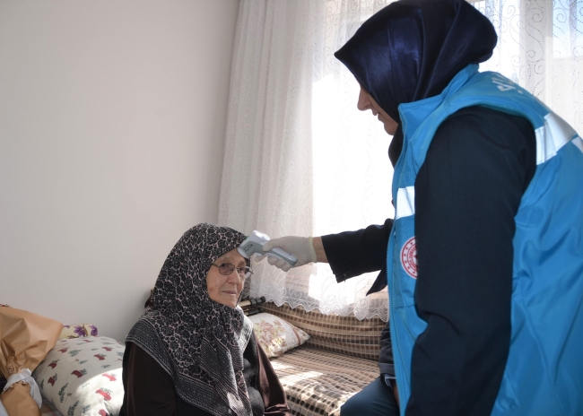 Bursa'da 102 yaşındaki hastaya ve kızına ziyaret