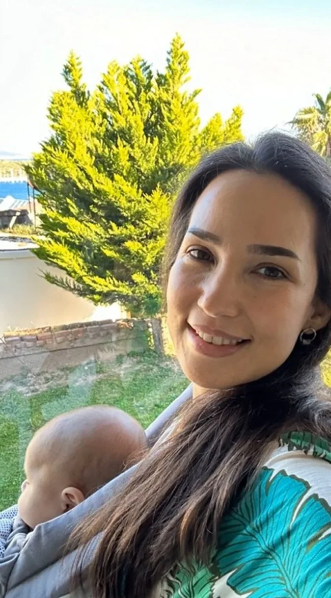İpek Açar'dan oğlu Ömer Alp ile yeni poz
