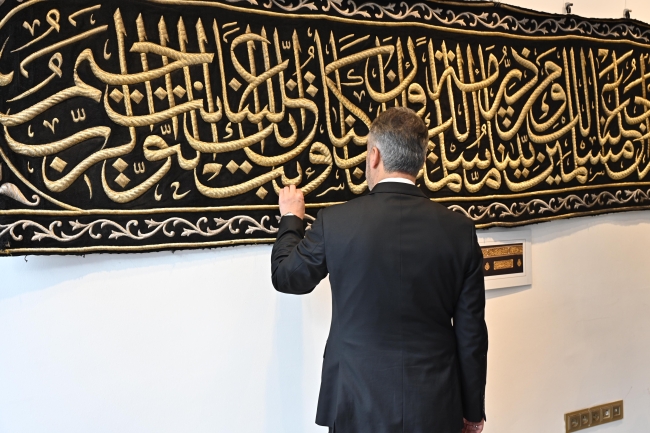 Başkan Aktaş, Kâbe örtüleri sergisini gezdi