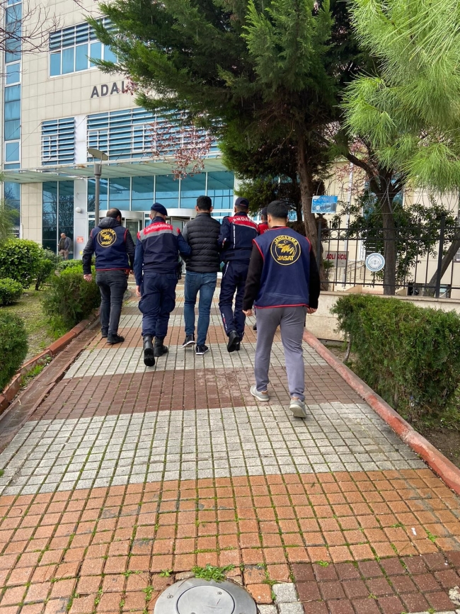Adana’da aranan 10 şahıs yakalandı