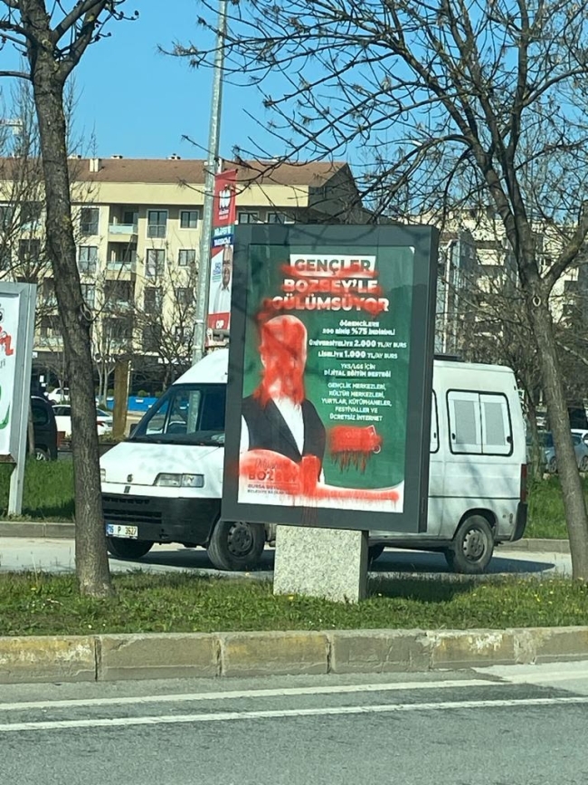Özgür Şahin’den seçim afişlerine saldırıya sert tepki!