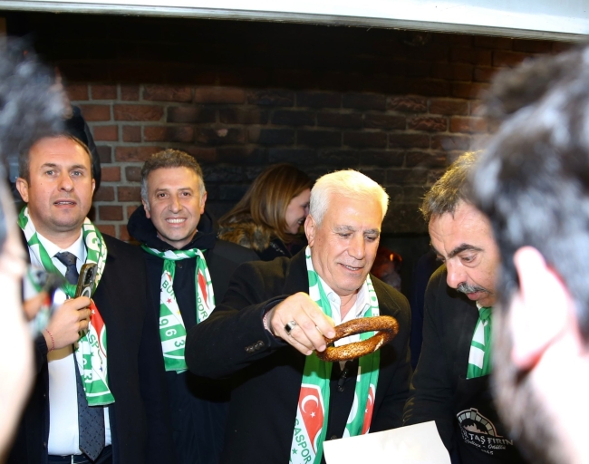 Mustafa Bozbey'e Abdal Meydanı'nda sevgi seli