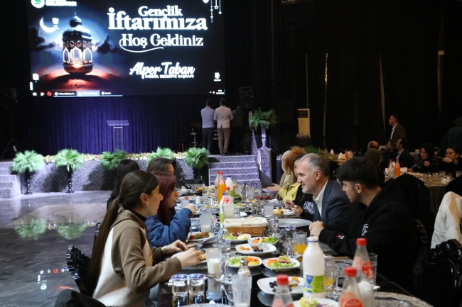 Başkan Taban gençlerle iftarda buluştu