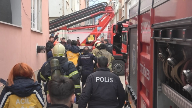Alevler binayı sardı can pazarı yaşandı