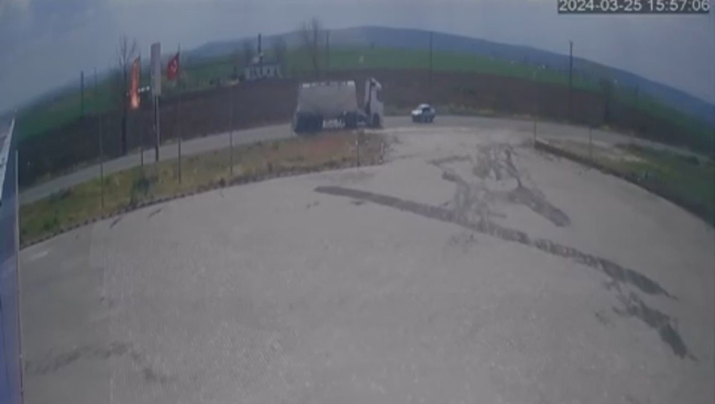 Feci kaza kameraya yansıdı!