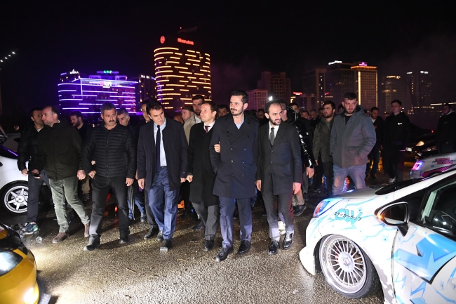 Osmangazi Belediye Başkanı Mustafa Dündar modifiyeli araç tutkunlarıyla buluştu
