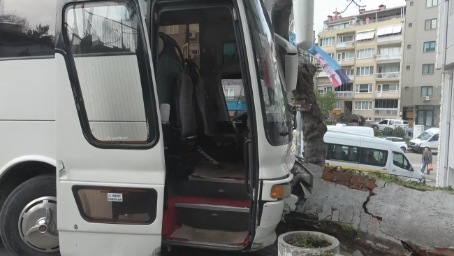 Freni patlayan otobüsü zorla durdurabildi!