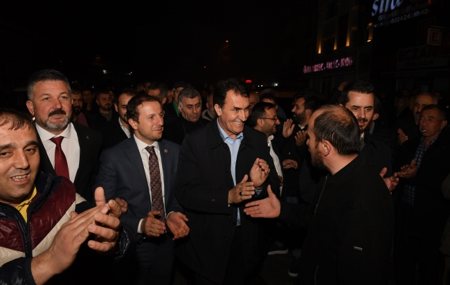 Emek’te dev kalabalık Dündar’ı coşkuyla karşıladı