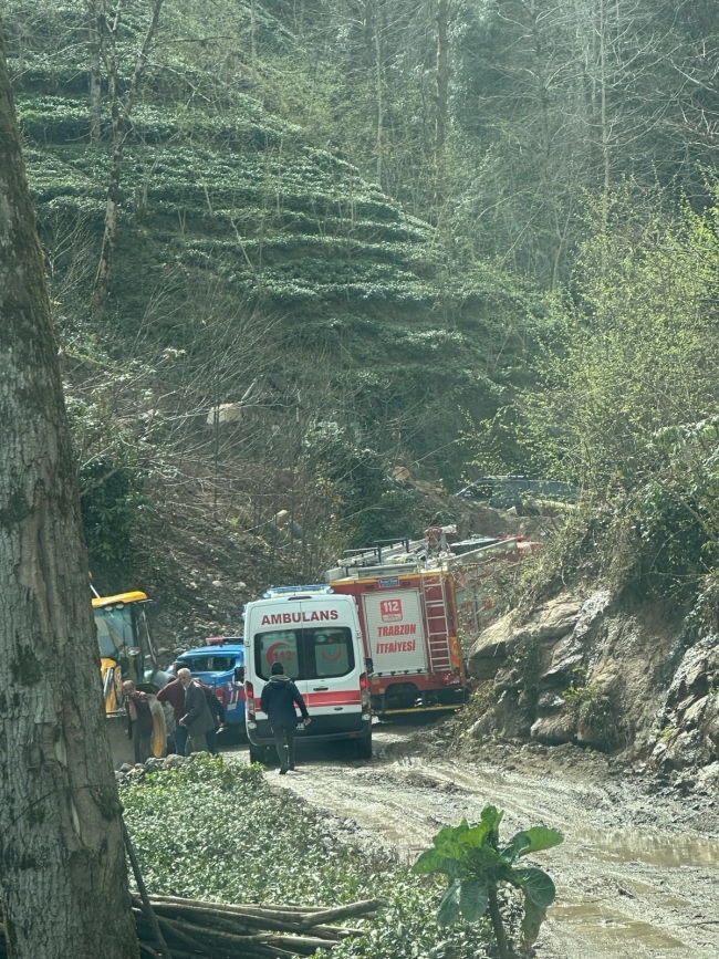 Trabzon’da alt yapı çalışması sırasında göçük!