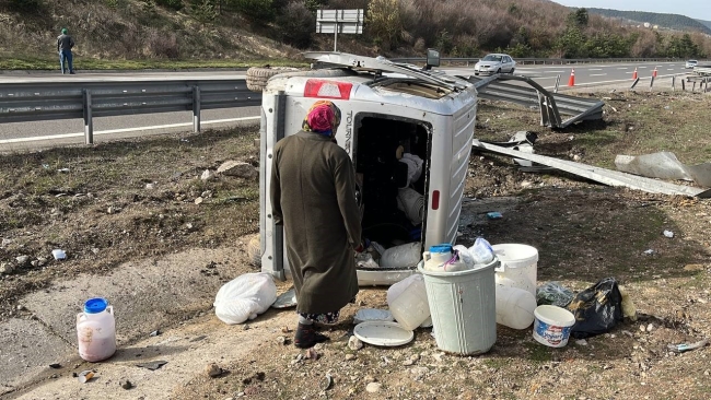 Feci kaza! Araç bariyerleri yerinden söktü