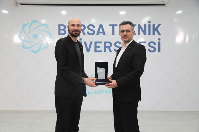 İletişimci Dr. Halid Özgür: İyi sunan kazanır