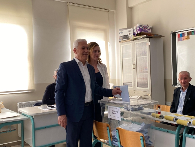CHP Bursa Büyükşehir Belediye Başkan Adayı Mustafa Bozbey oyunu kullandı 