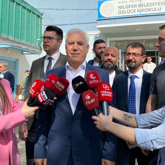 CHP Bursa Büyükşehir Belediye Başkan Adayı Mustafa Bozbey oyunu kullandı 