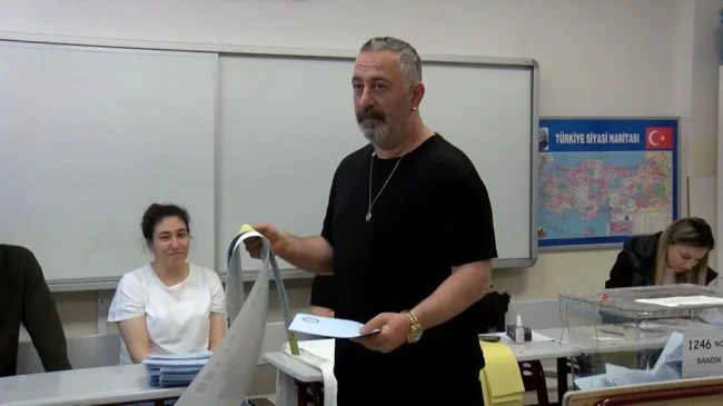 Ünlü isimler oylarını kullandı