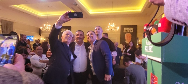 Mustafa Bozbey'i alkışlarla karşıladılar